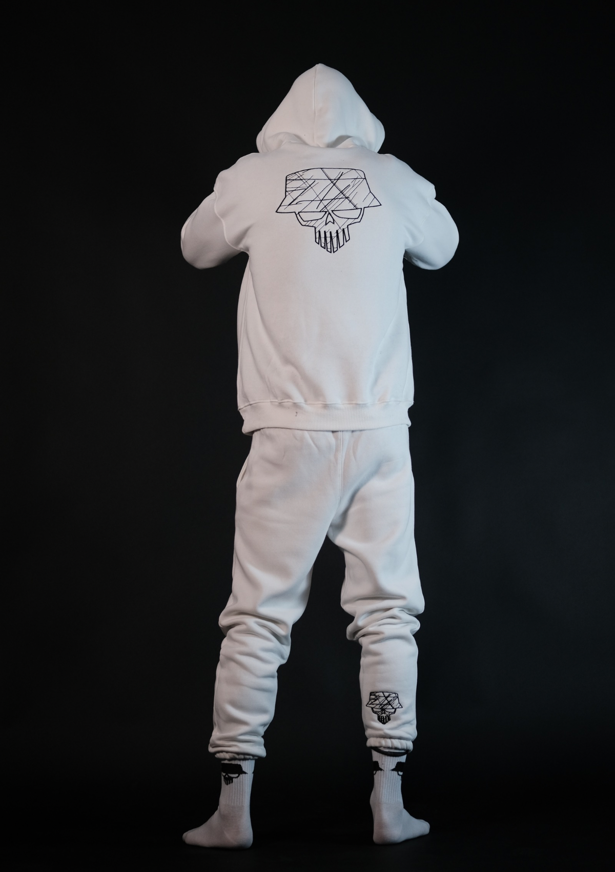 силует на мъжкия streetwear комплект Murda Boyz Bando Set White с отлично прилягане