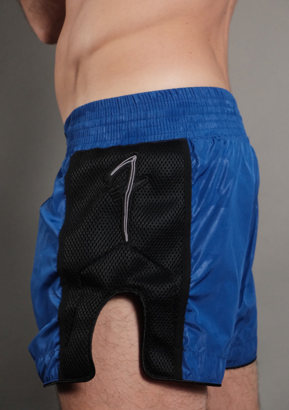 Контрастен тактически панел на Murda Combat Shorts – детайл от мъжки streetwear спортни шорти