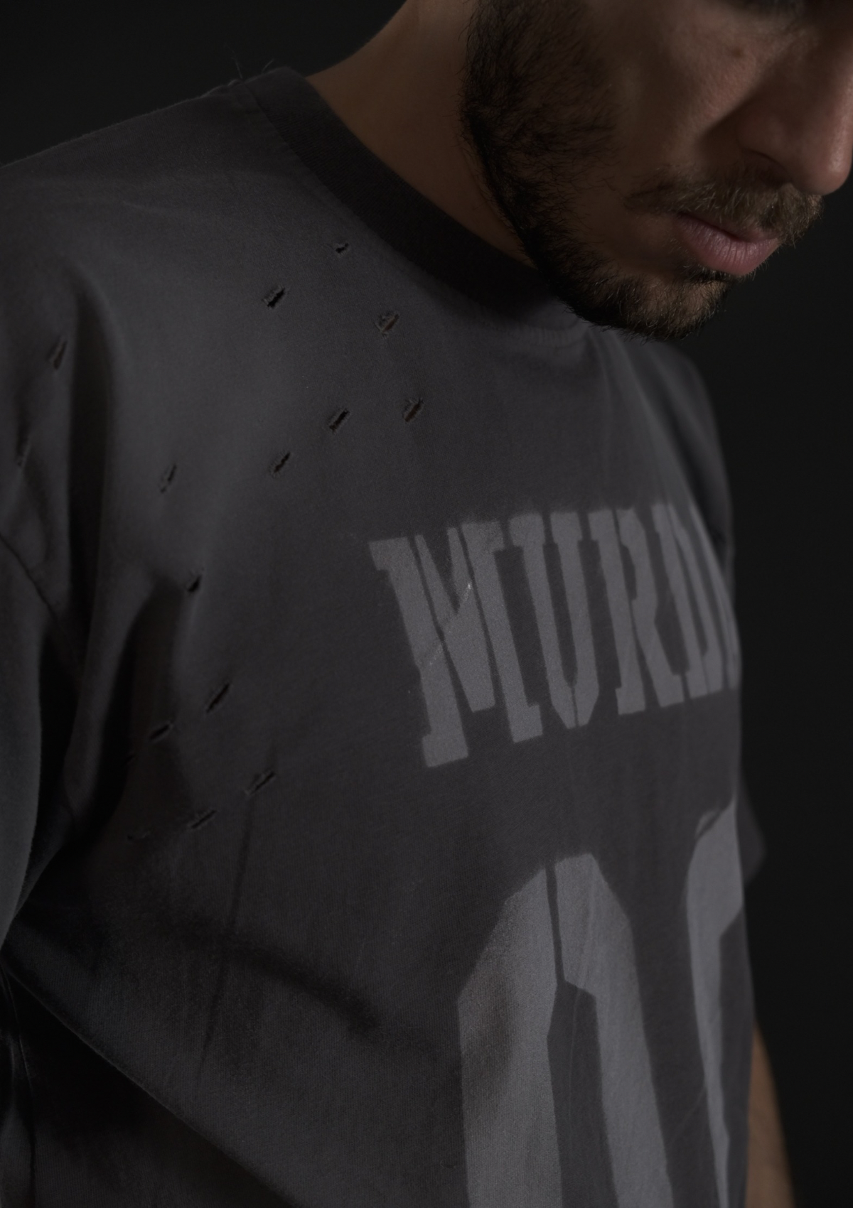 Washed ефект и винтидж текстура върху сива тениска MurdaBoyz Concrete Edition
