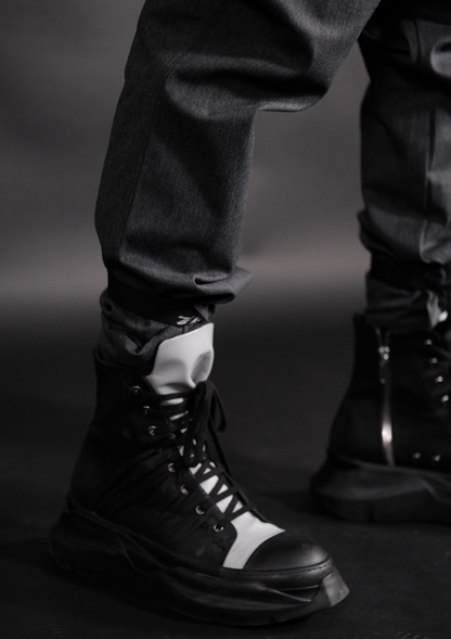 Детайл на двойния ластик на крачолите на мъжкия streetwear комплект Murda Boyz Limited Edition за стабилно прилягане