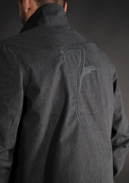 Висококачествена бродерия на гърба на лимитирания streetwear комплект Murda Boyz – премиум детайл