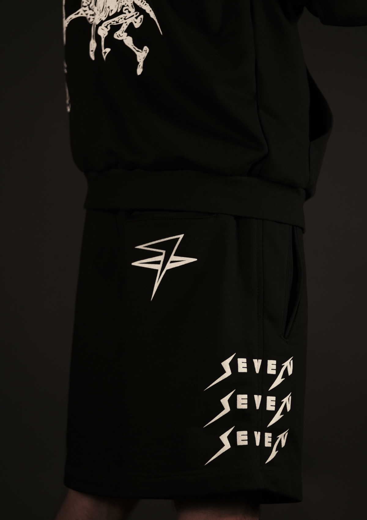 Murda Boyz | Плътна памучна материя на Holy Blood Shorts – детайл