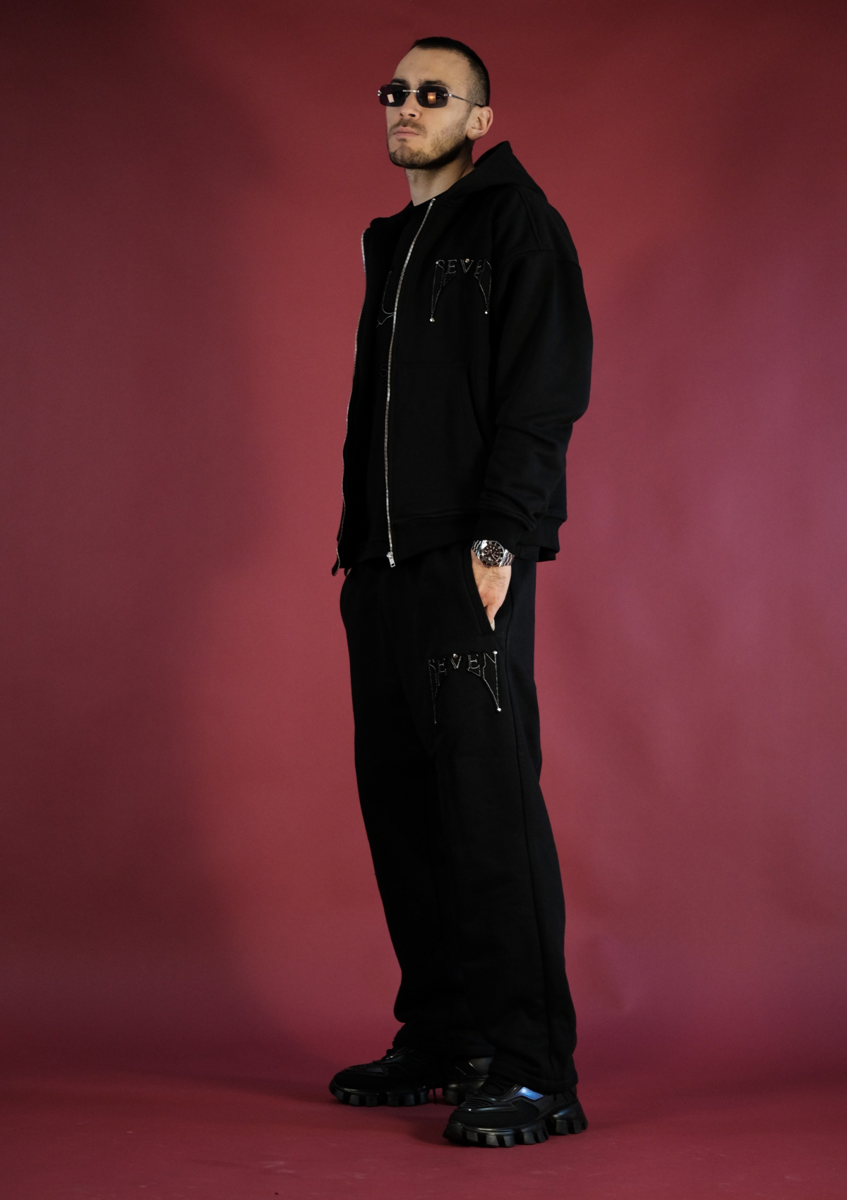 Страничен силует на комплекта Lust SET streetwear. Murda Boyz. Seven by Marsel