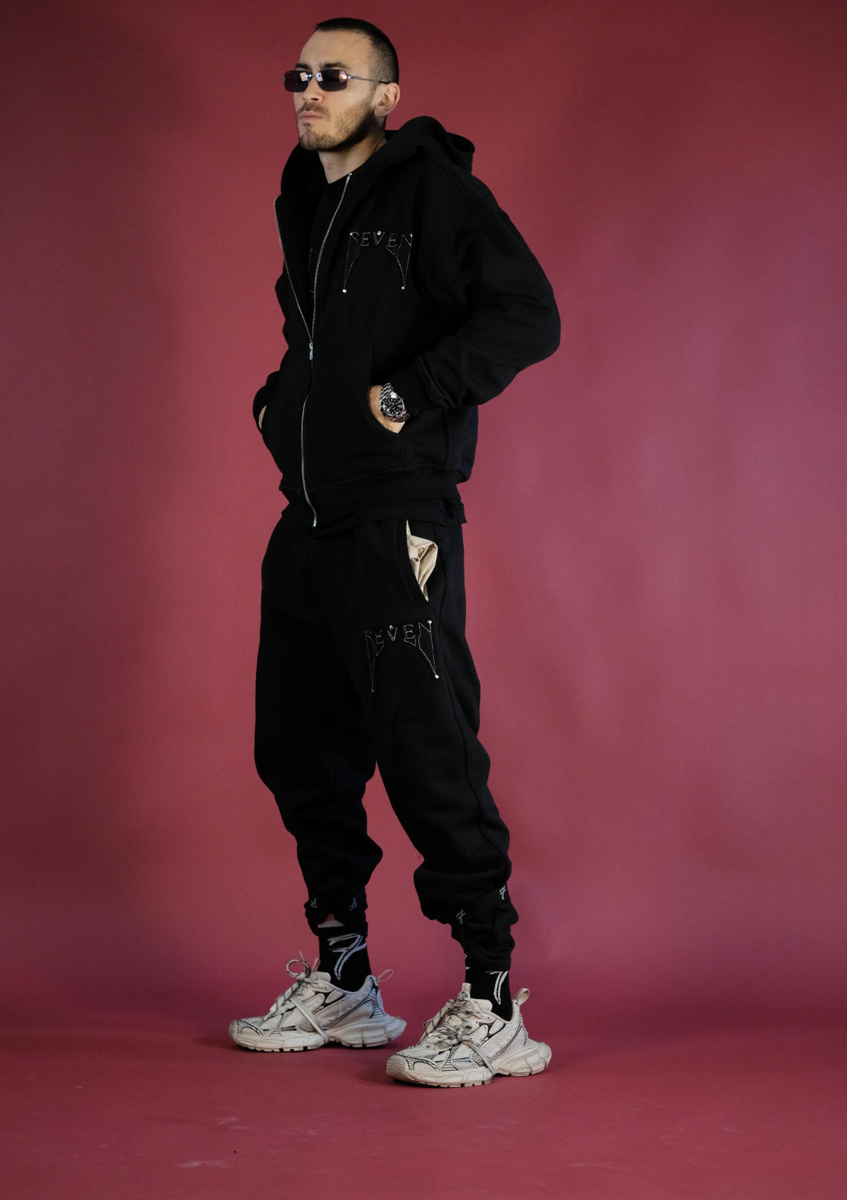 Страничен силует на комплекта Lust SET streetwear. Murda Boyz. Seven By Marsel. 