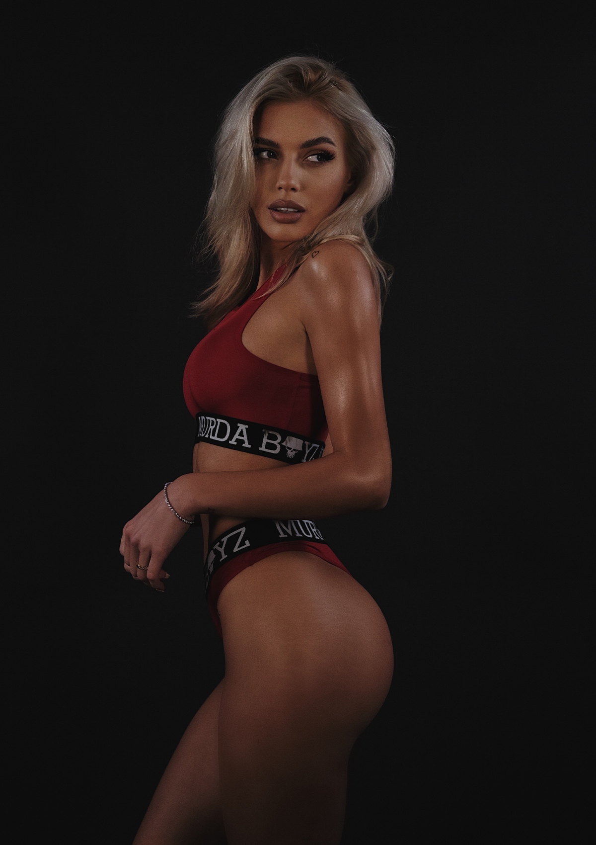 Еластична мека материя на дамския комплект Aura Underwear Red – комфорт и качество