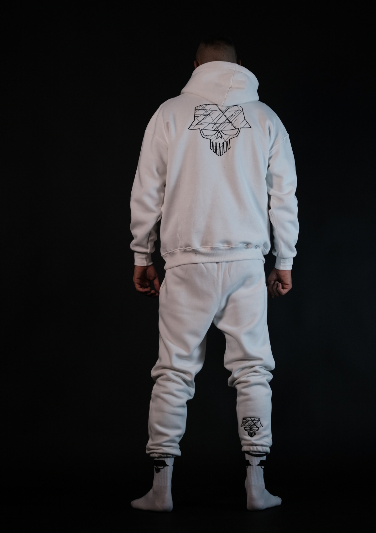 Мъжки бял streetwear комплект Murda Boyz Bando Set с бродирано лого на гърба – цялостен заден изглед