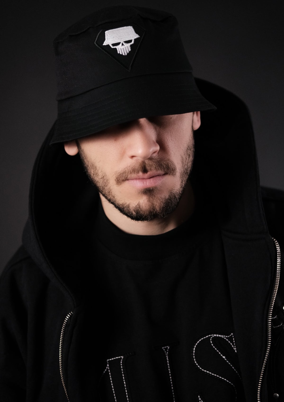 Унисекс черна streetwear шапка Murda Boyz с бродирано лого отпред