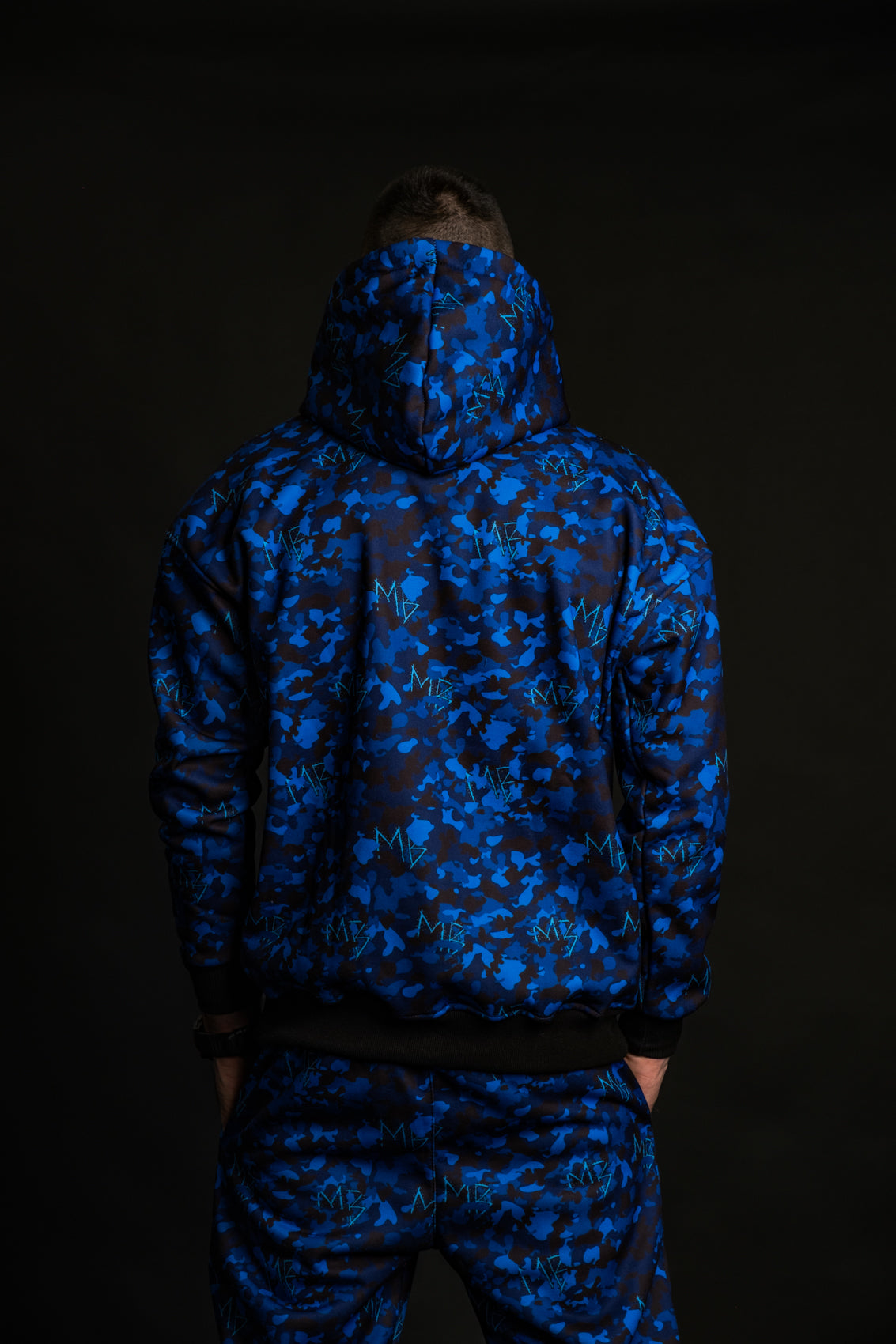 Задна част на мъжкия комплект Navy Seal SET с камуфлажен дизайн