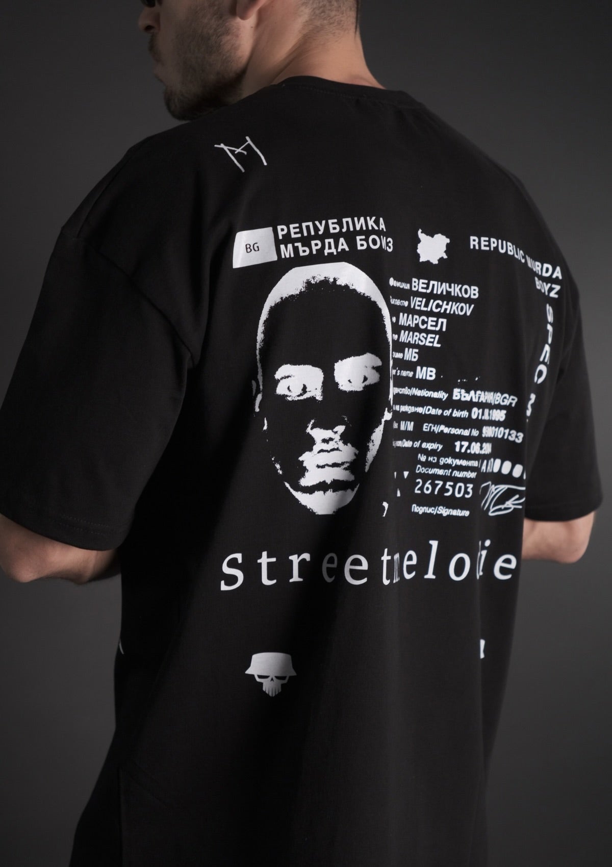 Черна streetwear тениска Murda Boyz с графичен принт Street Identity на гърба